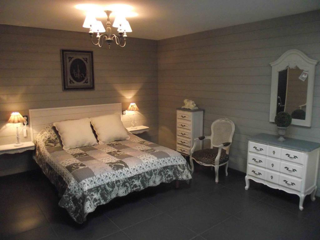 Les Belles Epoques B&B - Piscine - Terrasses - Brumisateurs - Proche Puy Du Fou Saint-Germain-sur-Moine Room photo