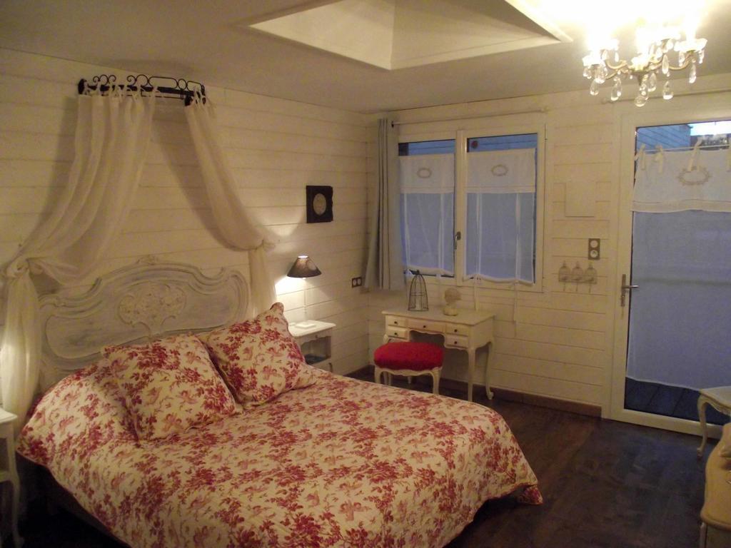 Les Belles Epoques B&B - Piscine - Terrasses - Brumisateurs - Proche Puy Du Fou Saint-Germain-sur-Moine Room photo